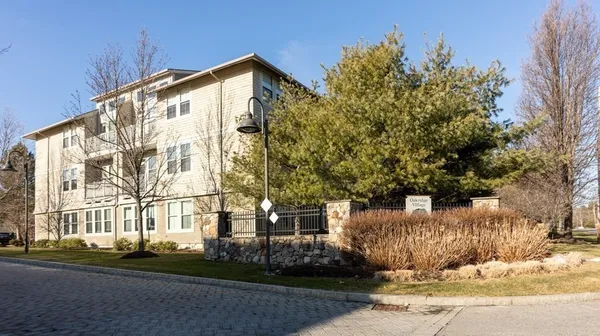 $2,900 | 4 Harvest Drive, Unit 213, North Andover, MA 01845
