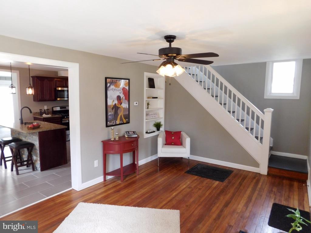 15 Midship Road Baltimore, MD 21222 - Photo 5 of 29 Living Room
