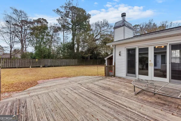 a view of a house with a backyard