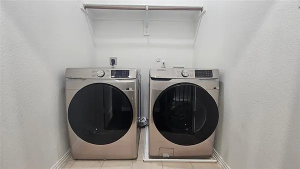 a close up view of a washer and dryer