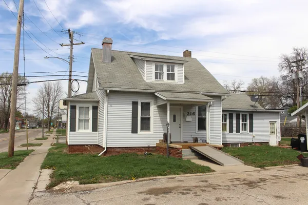 $115,000 | 216 South Grant Street, Clinton, IL 61727