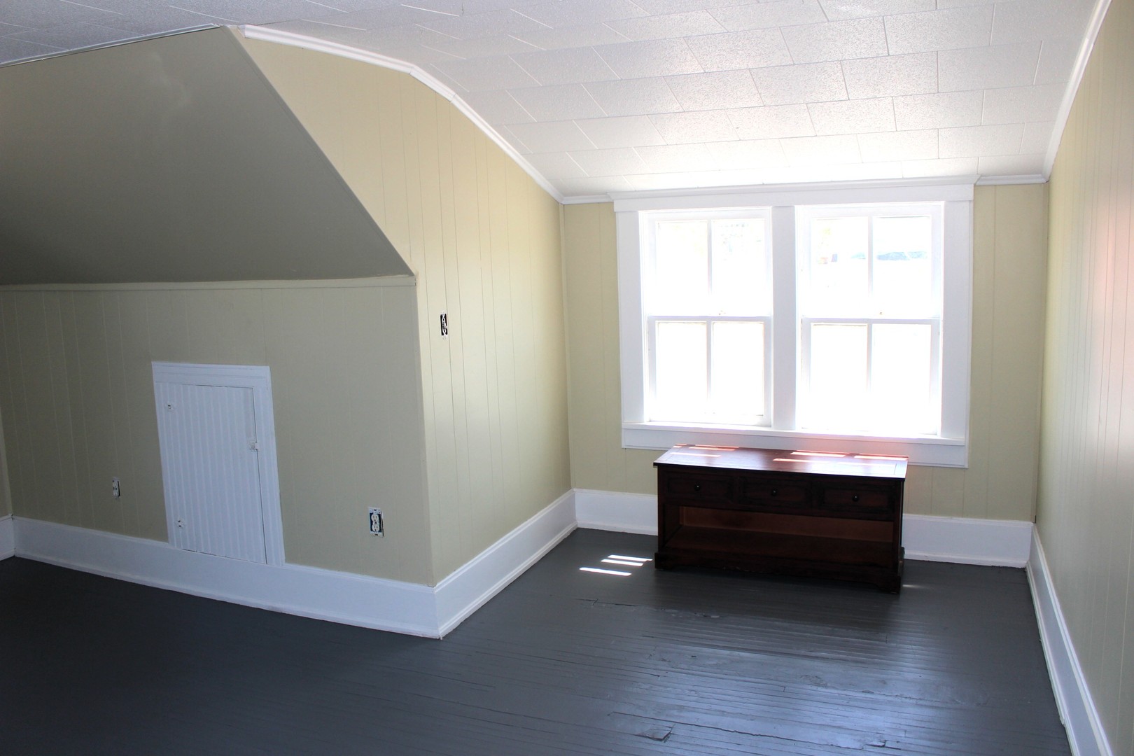 216 South Grant Street Clinton, IL 61727 - Photo 28 of 29 a view of room with window and wooden floor