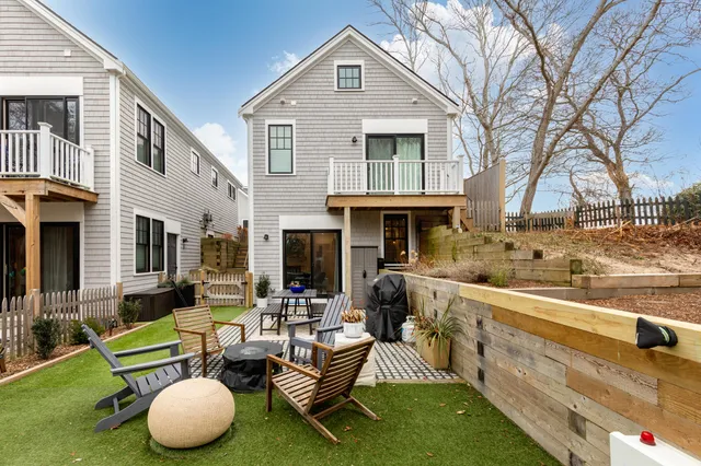 a view of a house with backyard and furniture