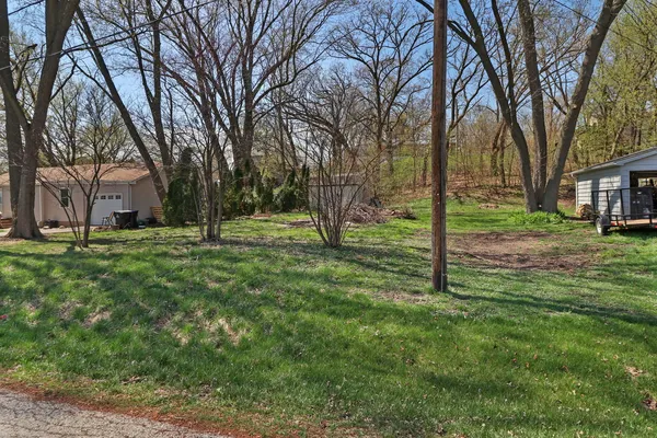 $79,000 | 5207 North Lake Street, McHenry, IL 60051