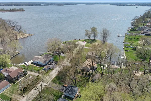 $79,000 | 5207 North Lake Street, McHenry, IL 60051