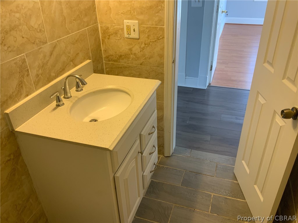 516 South Providence Road Chesterfield, VA 23236 - Photo 36 of 44 Upstairs bathroom