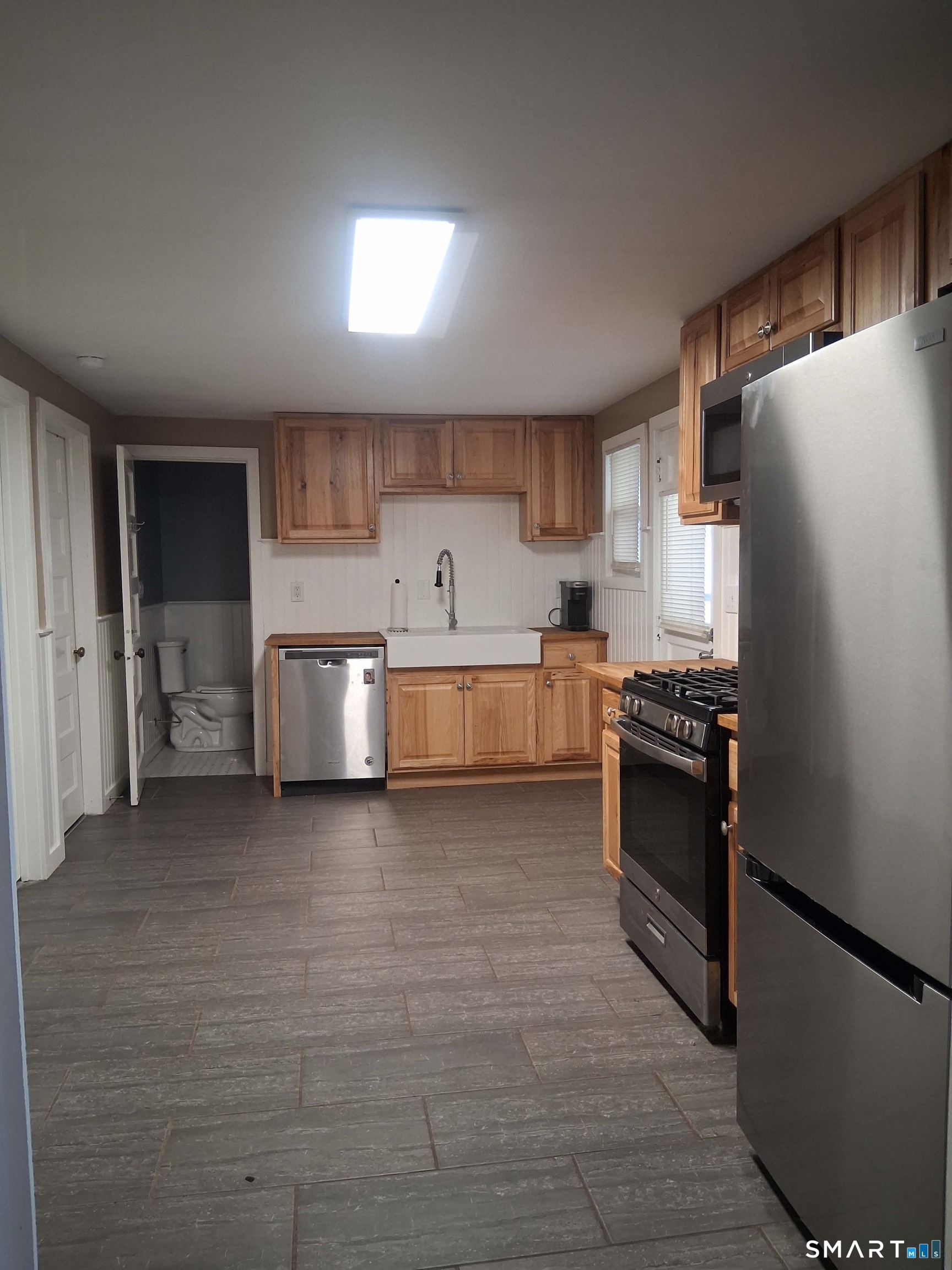 17 Ballou Road Branford, CT 06405 - Photo 2 of 18