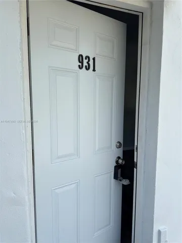 $1,500 | 921 North 17th Court, Unit 931, Hollywood, FL 33020