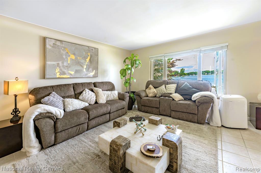 7030 Commerce Road West Bloomfield, MI 48324 - Photo 10 of 32