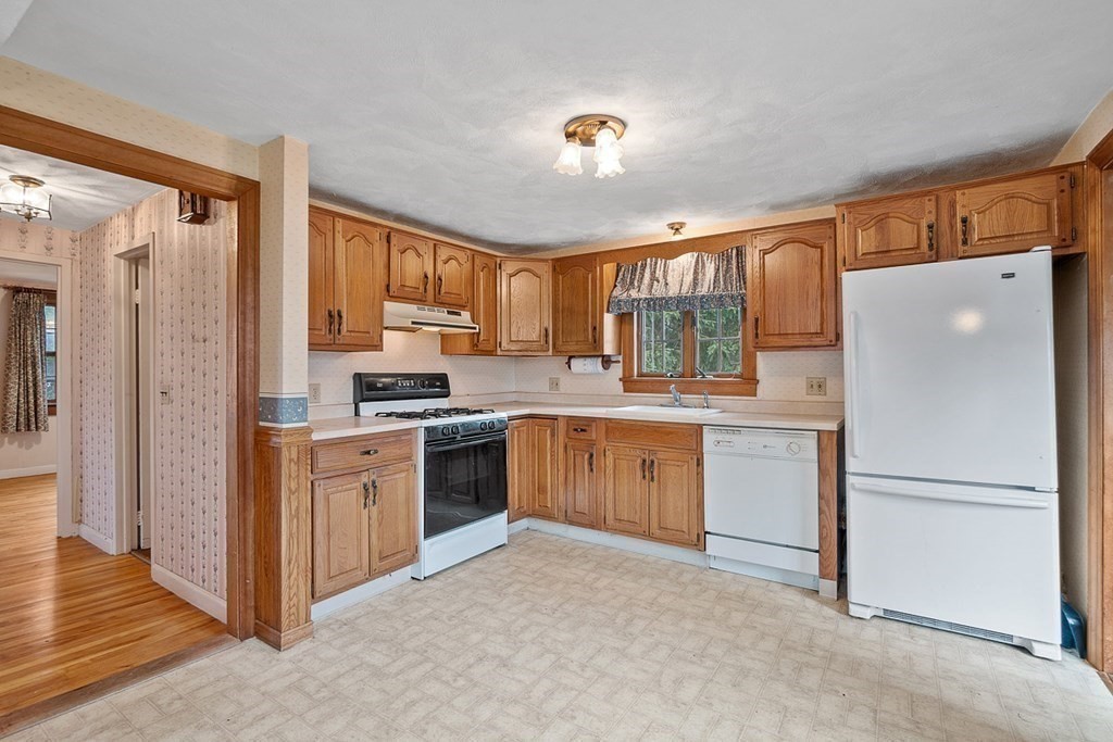 16 Beebe Lane Wakefield, MA 01880 - Photo 10 of 30