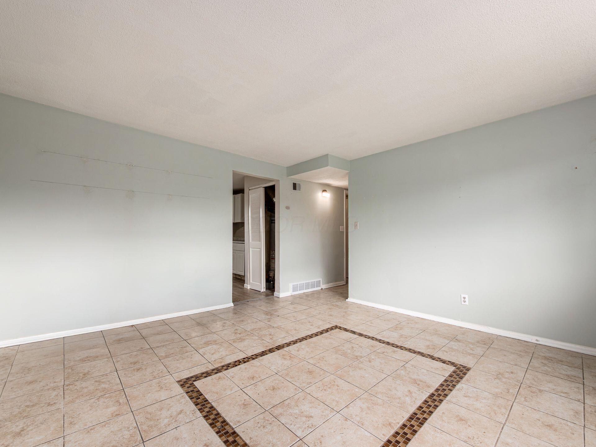 780 Moon Road Columbus, OH 43224 - Photo 12 of 44 012_ Rd Columbus OH 43224 USA