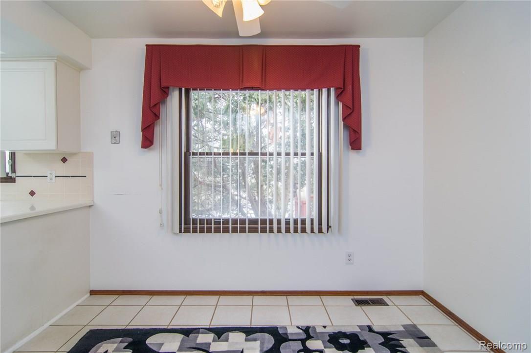 29540 North Rutherland Street Southfield, MI 48076 - Photo 15 of 49 DSC_0063.jpg