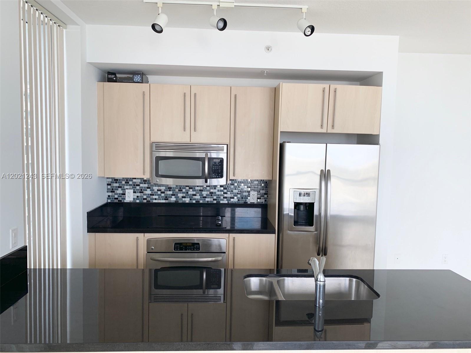 79 Southwest 12th Street, Unit 2012S Miami, FL 33130 - Photo 3 of 6