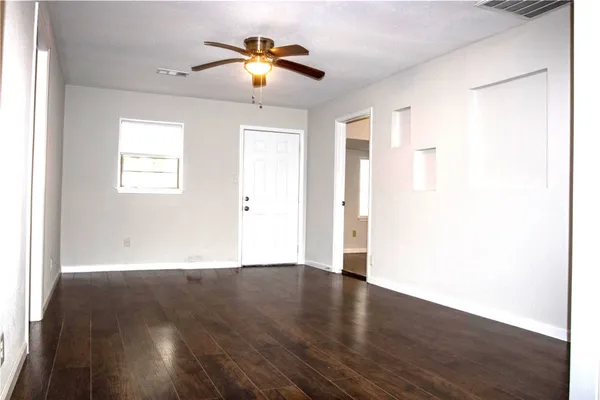 $191,000 | 421 East Park Street, Alvin, TX 77511