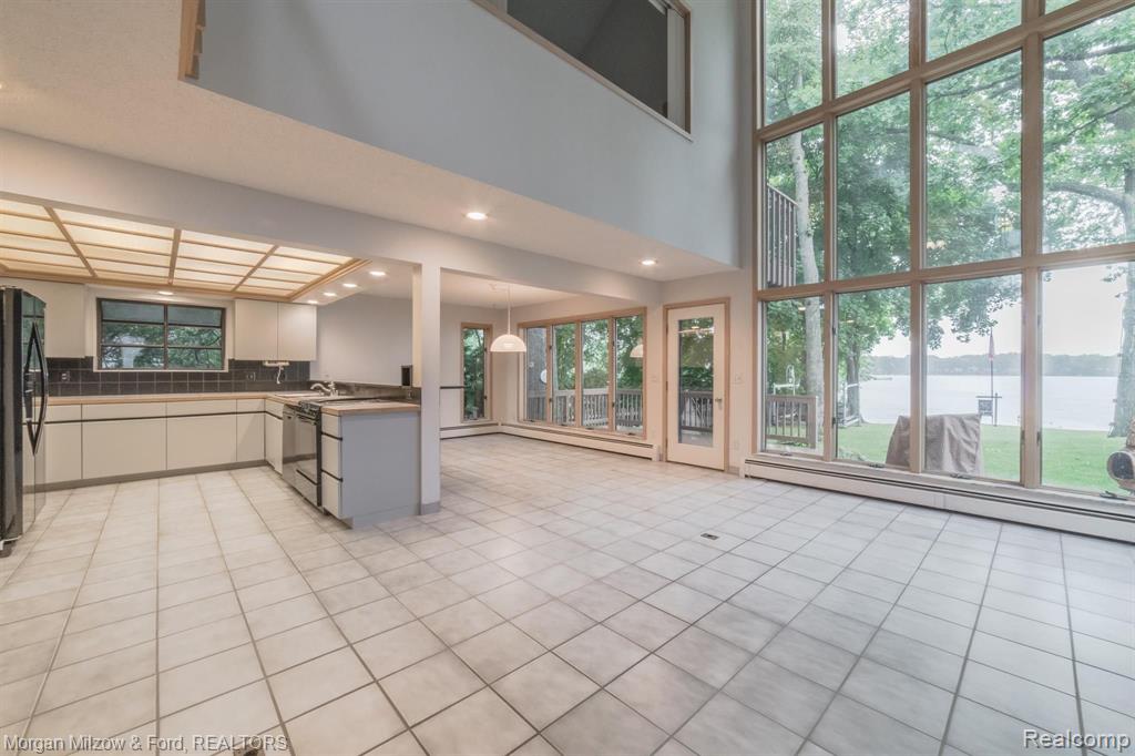 3810 Covert Road Waterford, MI 48328 - Photo 5 of 40