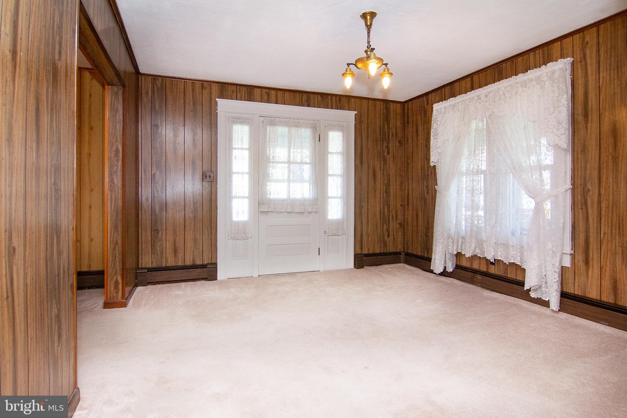 3906 Sykesville Road Finksburg, MD 21048 - Photo 6 of 36 Main Floor Front Foyer