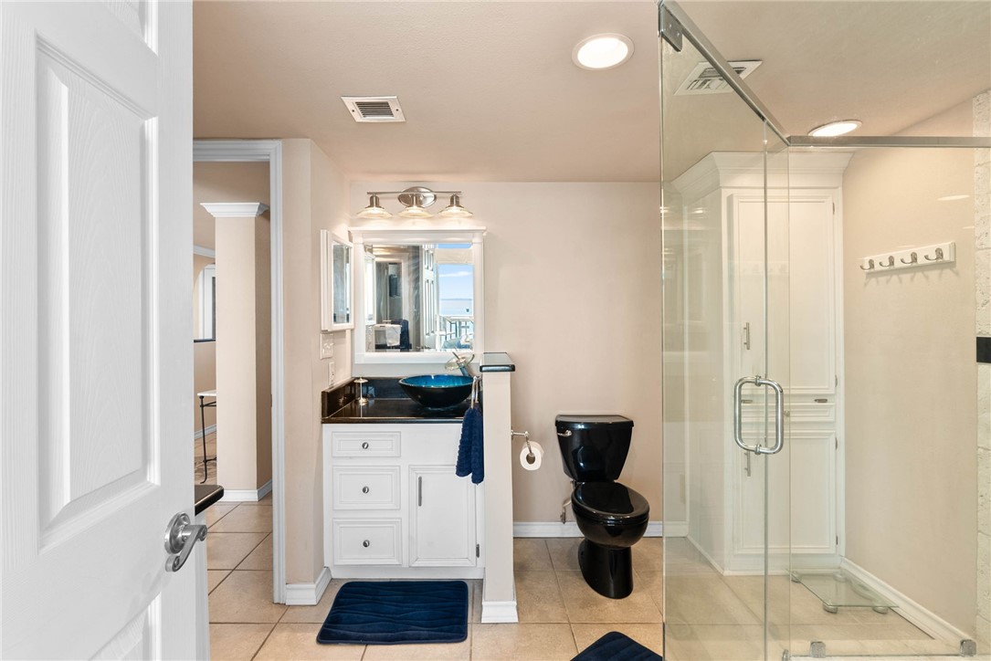 4000 Surfside Boulevard, Unit 508 Corpus Christi, TX 78402 - Photo 12 of 32 a view of a hallway with front door