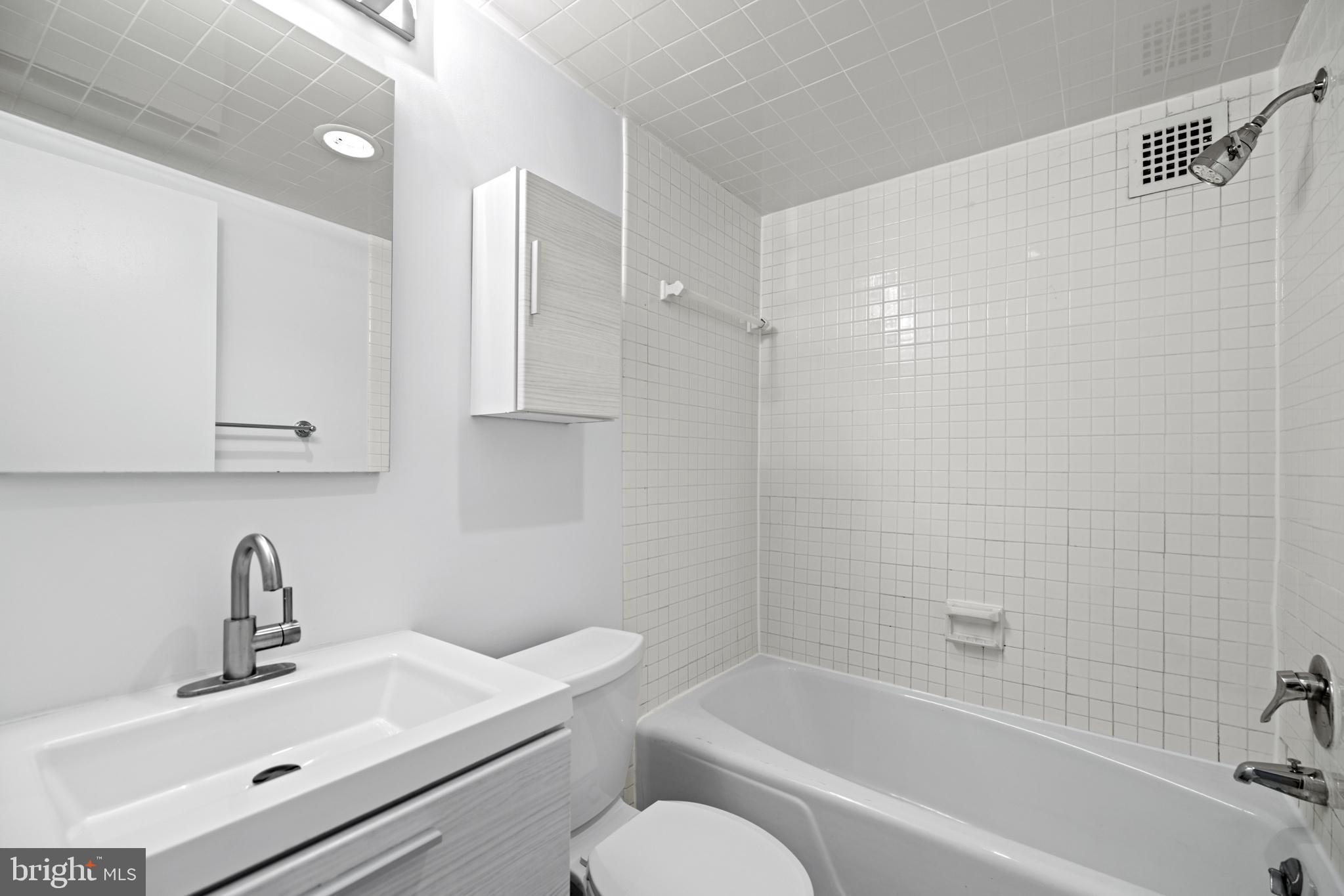 2501 Calvert Street Northwest, Unit 312 Washington, DC 20008 - Photo 20 of 31