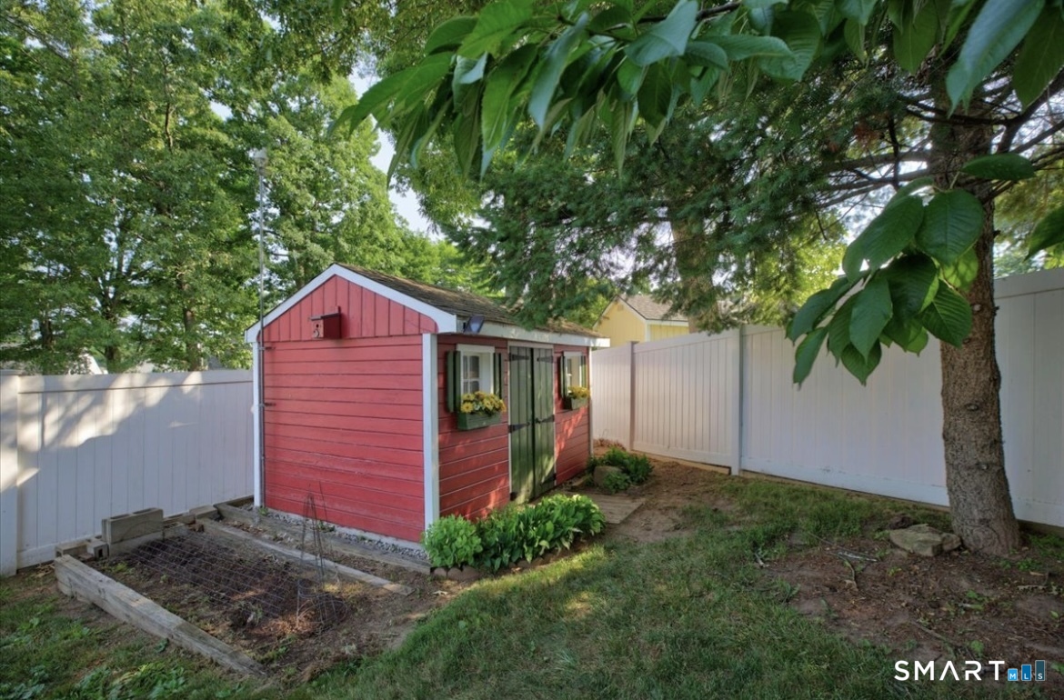 127 Helaine Road Manchester, CT 06042 - Photo 26 of 35