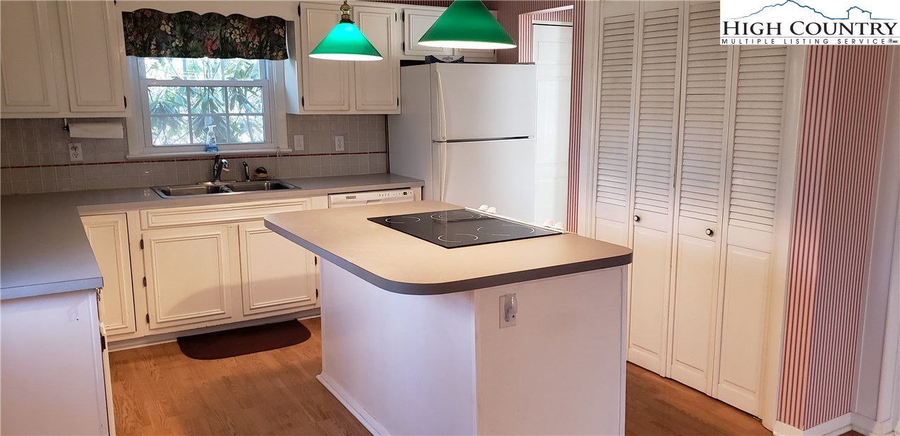 373 Dogwood Knoll Road Boone, NC 28607 - Photo 4 of 17 Gallery Image 4