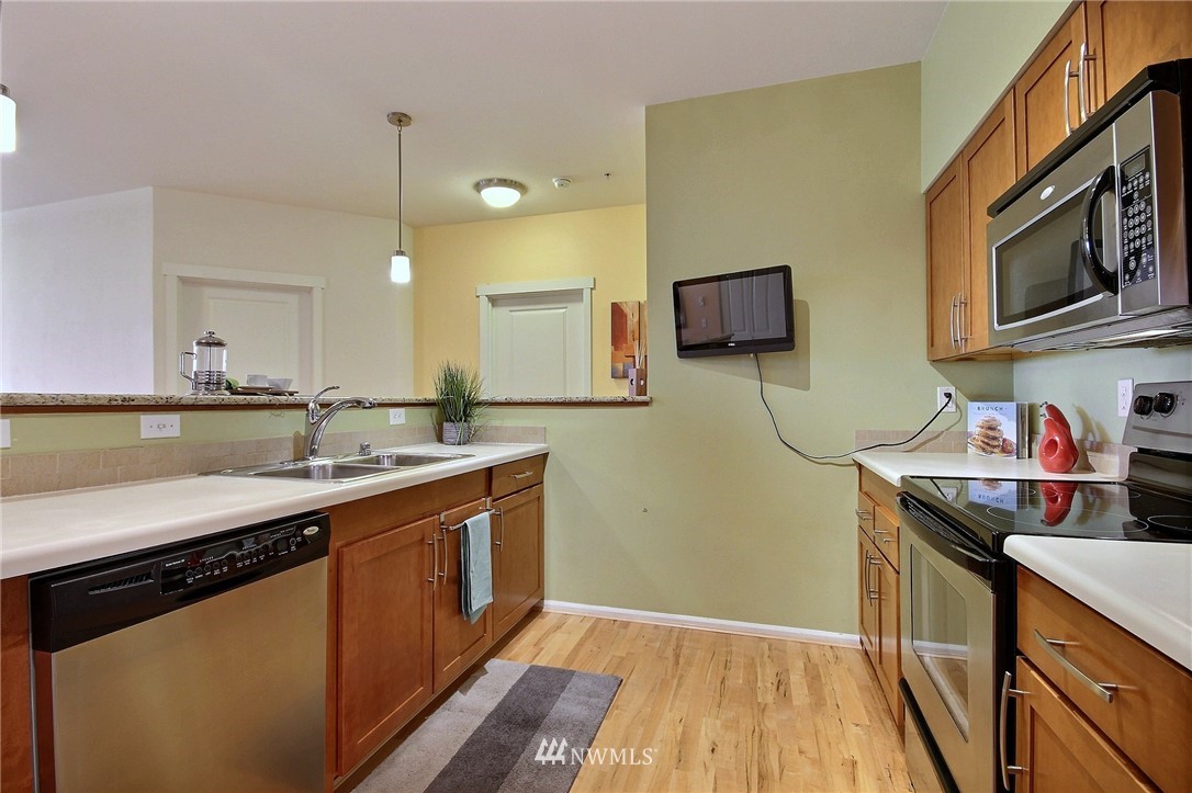 2960 Southwest Raymond Street, Unit 102 Seattle, WA 98126 - Photo 8 of 25
