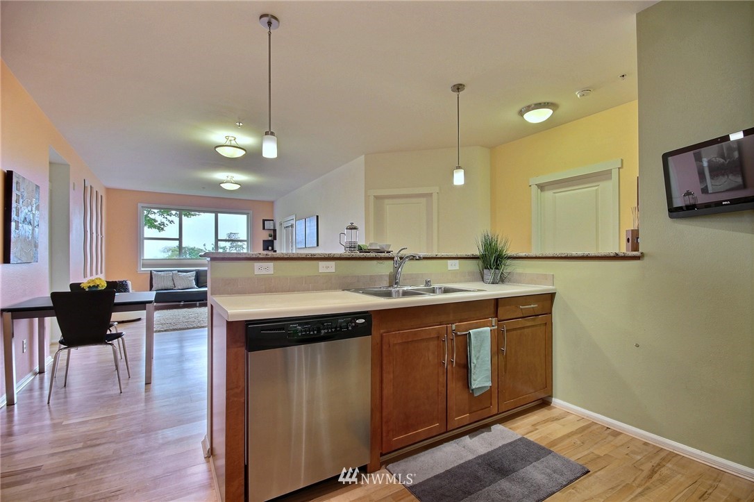 2960 Southwest Raymond Street, Unit 102 Seattle, WA 98126 - Photo 9 of 25