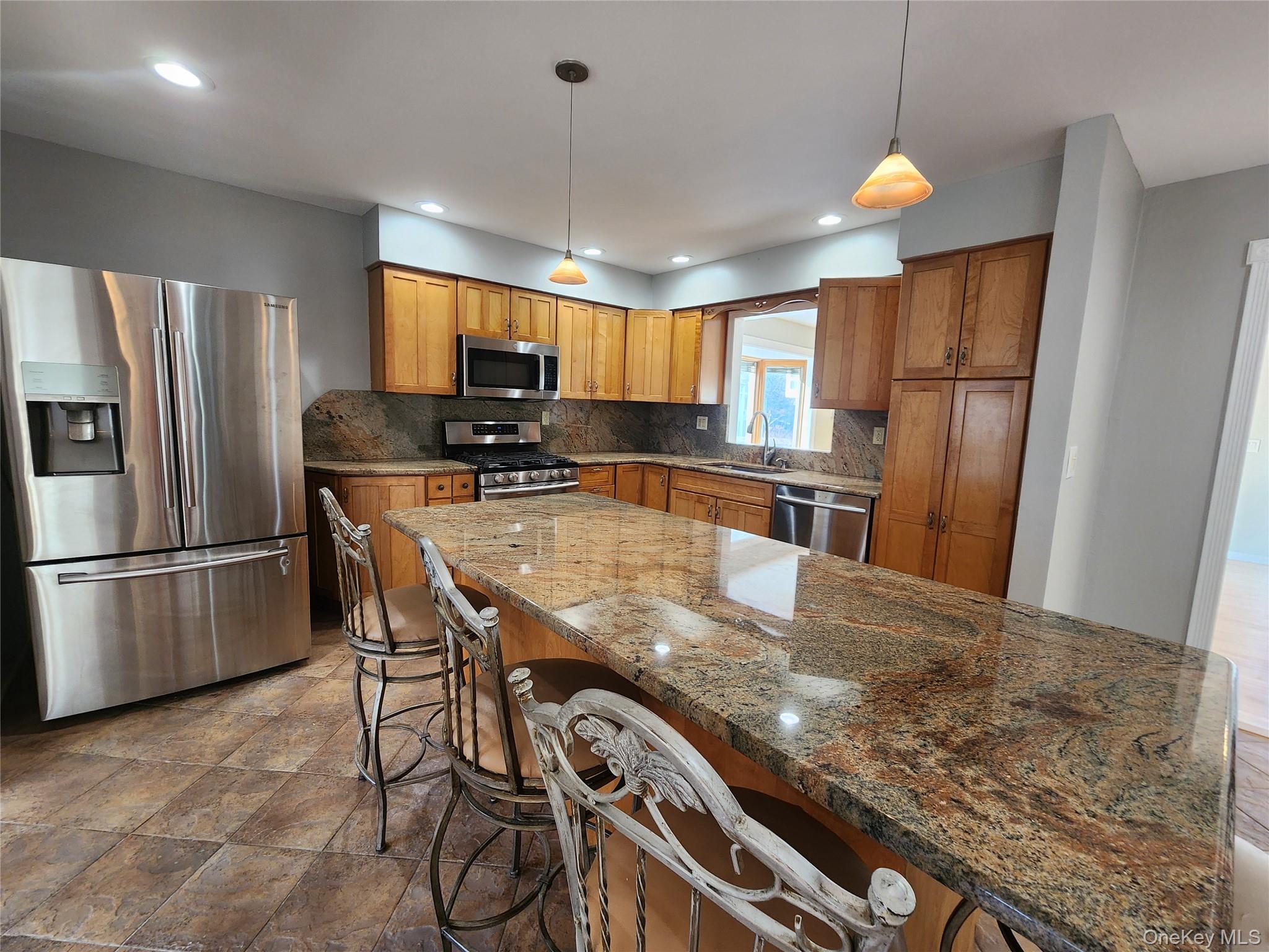 373 Ehrhardt Road Pearl River, NY 10965 - Photo 4 of 27