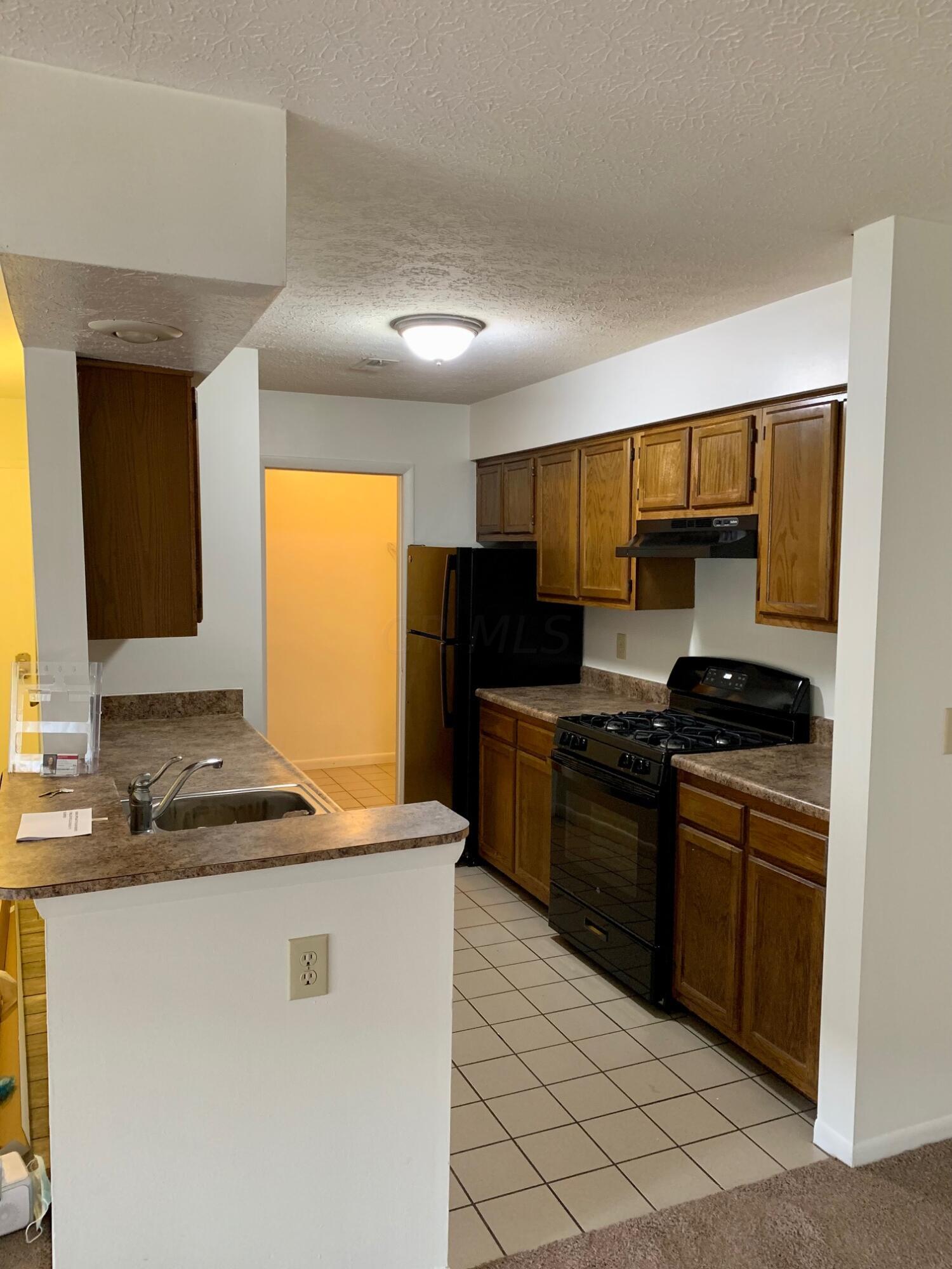 2295 Hedgerow Road, Unit 2295B Columbus, OH 43220 - Photo 10 of 23 IMG_1809