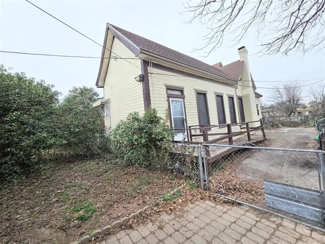 $225,000 | 322 Capps1 Street, Marlin, TX 76661