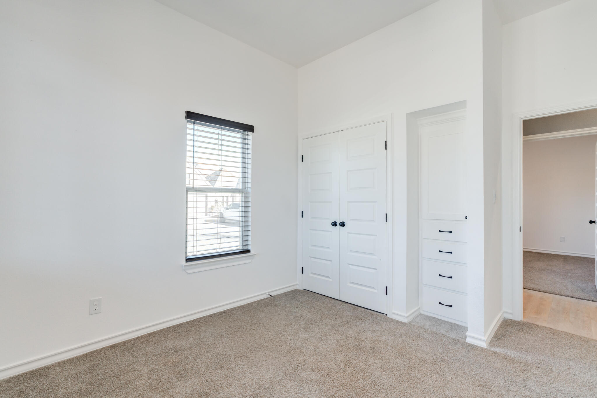 12701 Kenosha Avenue Lubbock, TX 79423 - Photo 45 of 61 an empty room with windows and closet