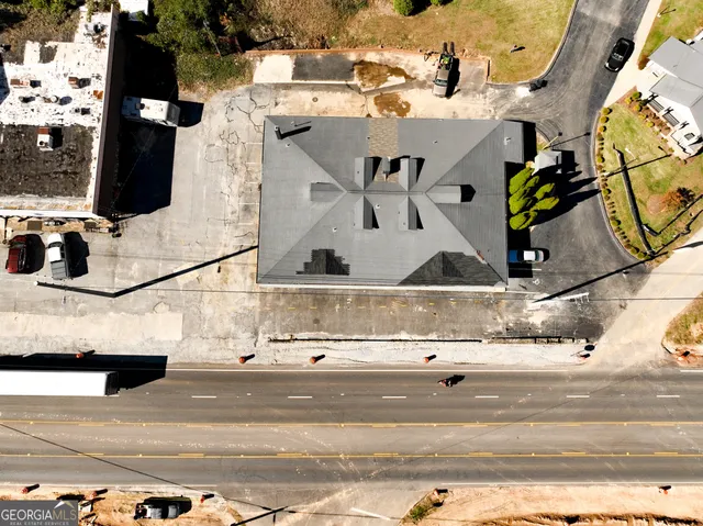 a view of building along the road