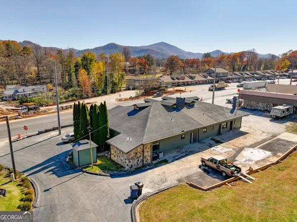 $525,000 | 3 Dillard Sky Lane, Dillard, GA 30537