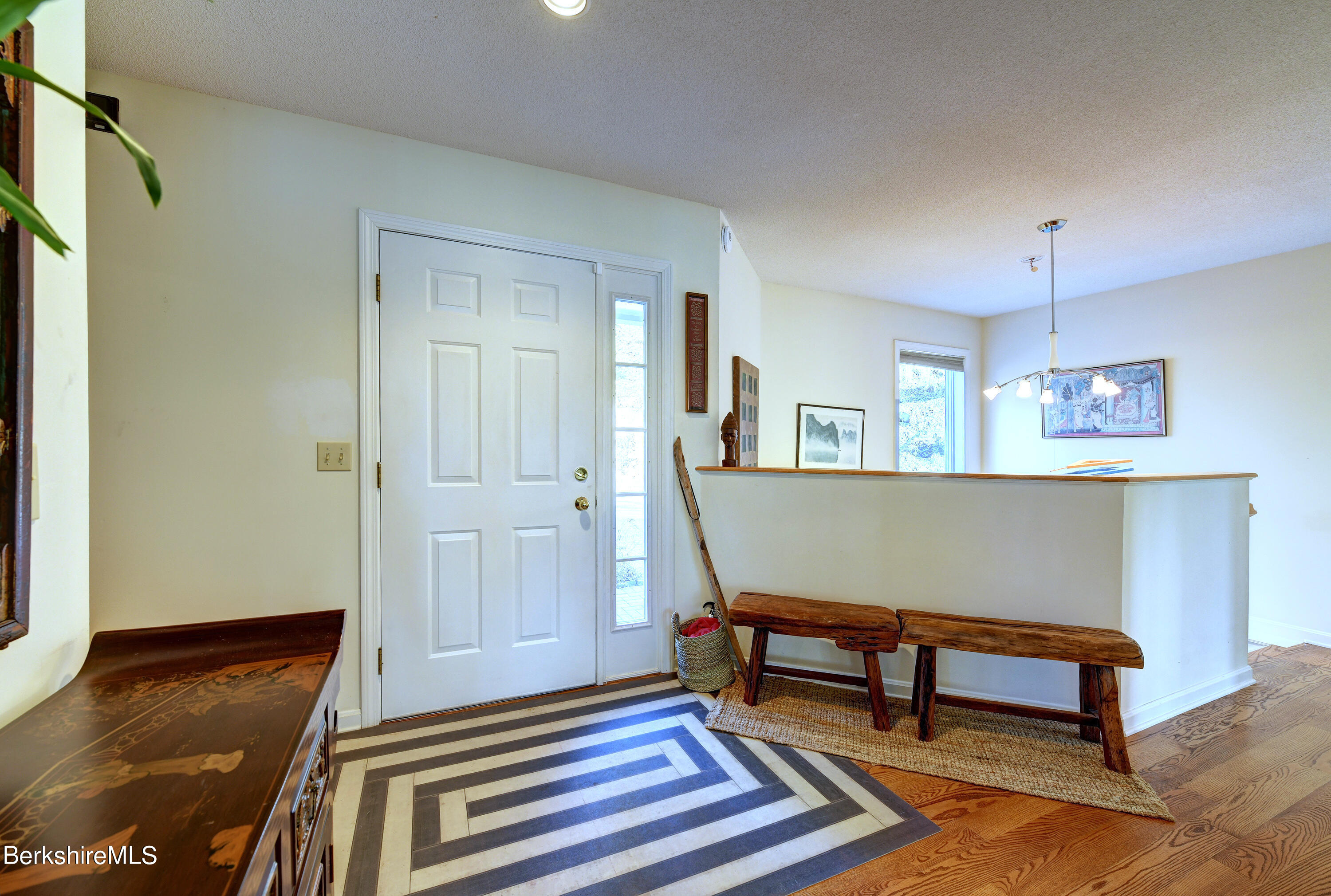 11 Prospect Hill Road, Unit 5 Stockbridge, MA 01262 - Photo 3 of 27 7 Foyer