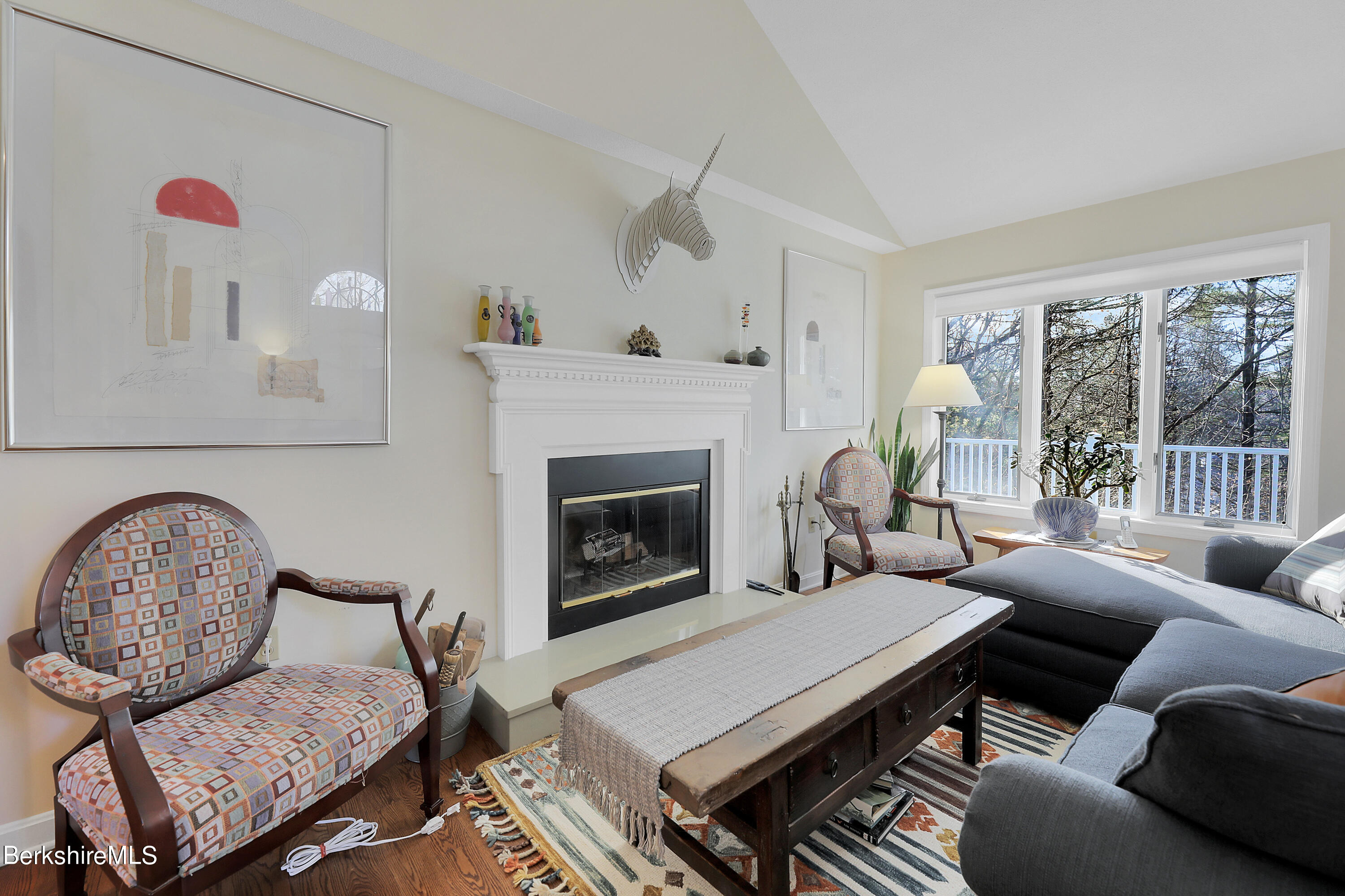 11 Prospect Hill Road, Unit 5 Stockbridge, MA 01262 - Photo 4 of 27 10 Living Room