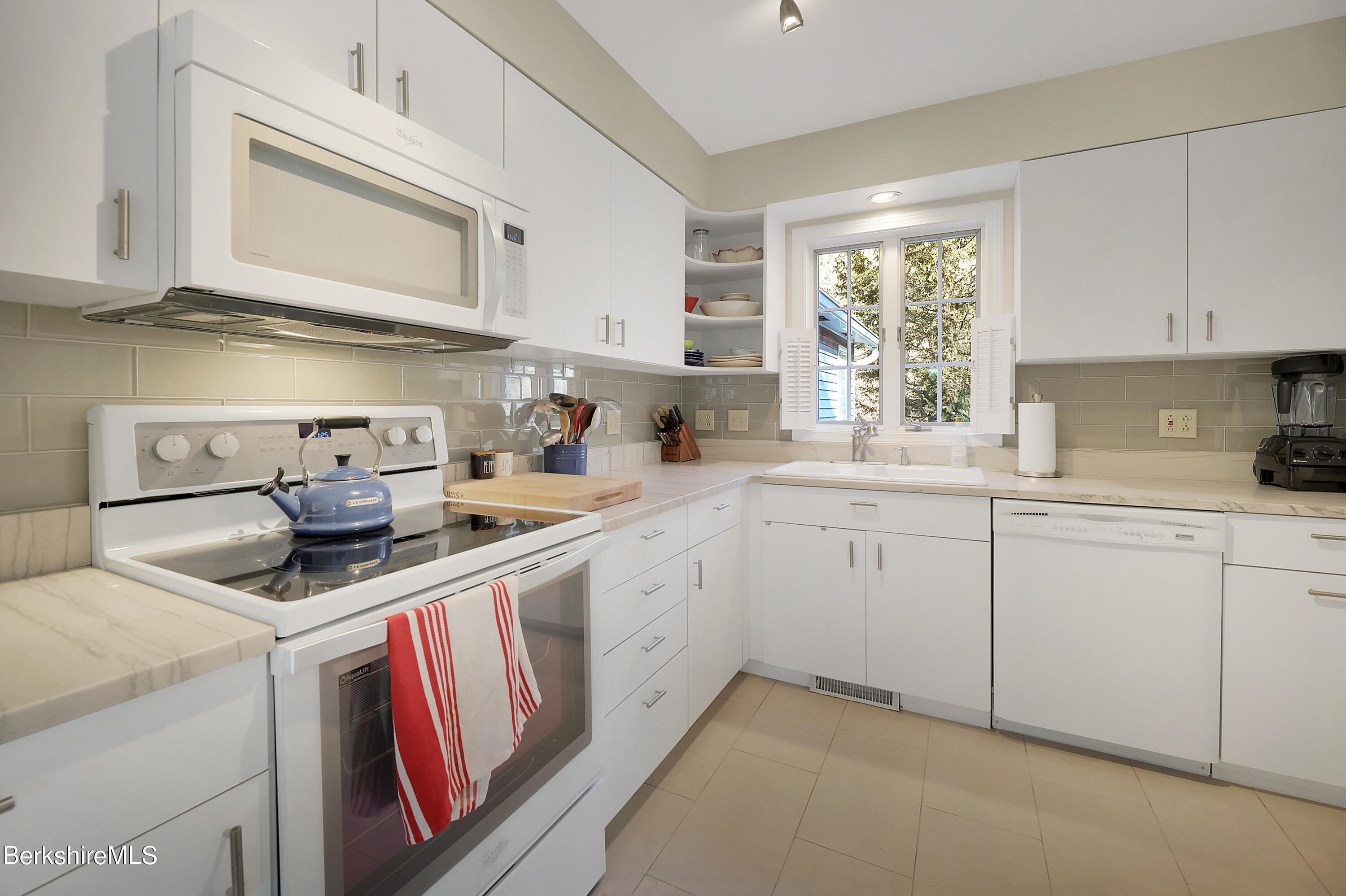 11 Prospect Hill Road, Unit 5 Stockbridge, MA 01262 - Photo 7 of 27 50 Kitchen