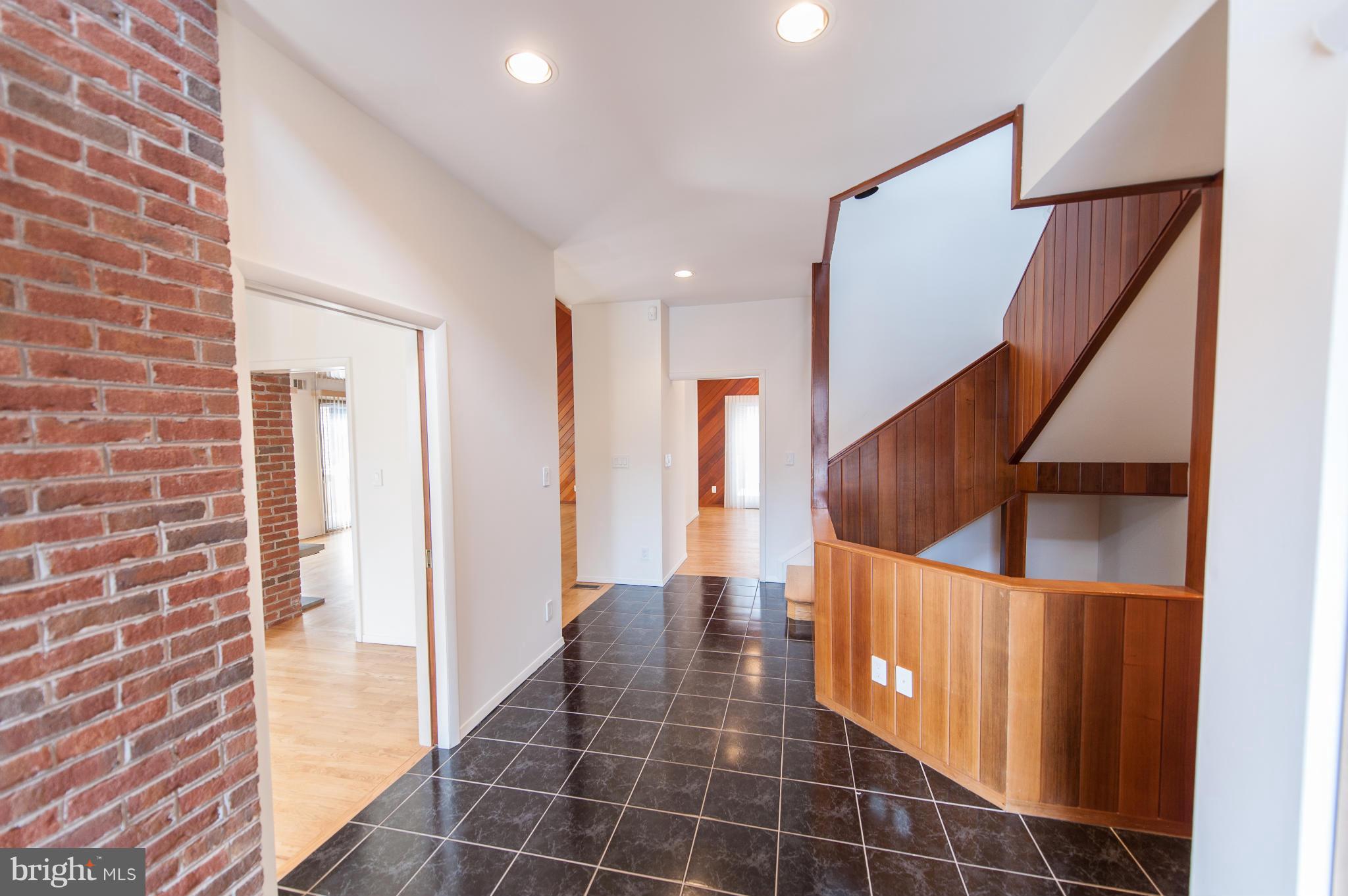 15816 Laughlin Lane Silver Spring, MD 20906 - Photo 2 of 30 Foyer