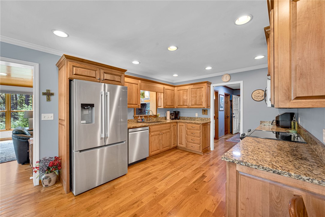 1010 Ridgeview Drive Pendleton, SC 29670 - Photo 15 of 47 This spacious kitchen offers ample cabinetry, modern appliances, and beautiful hardwood flooring.