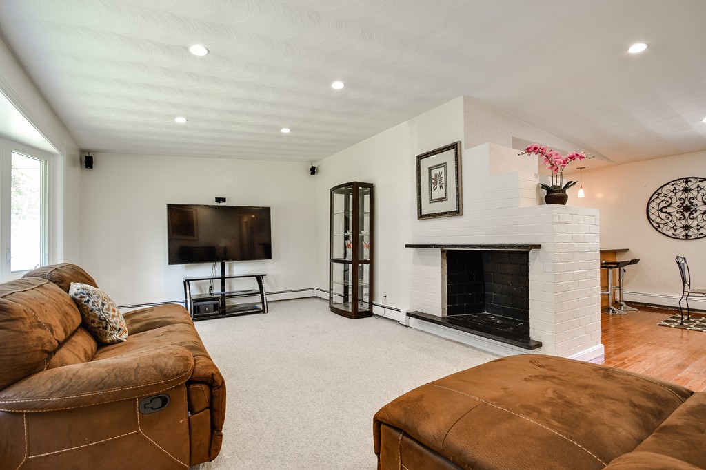 28 Brownlea Road Framingham, MA 01701 - Photo 7 of 20 Gallery Image 7