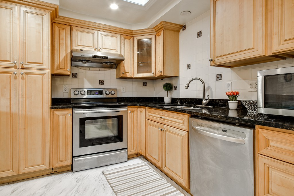 28 Brownlea Road Framingham, MA 01701 - Photo 8 of 20 Gallery Image 8
