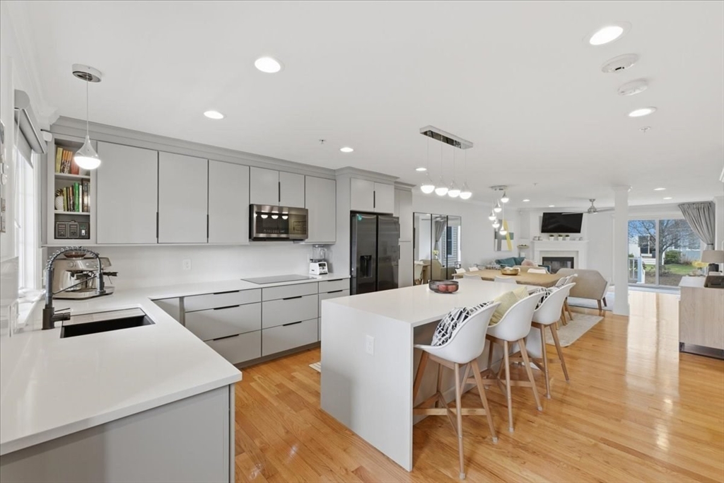 4 Dexter Road, Unit 4 Foxboro, MA 02035 - Photo 5 of 39