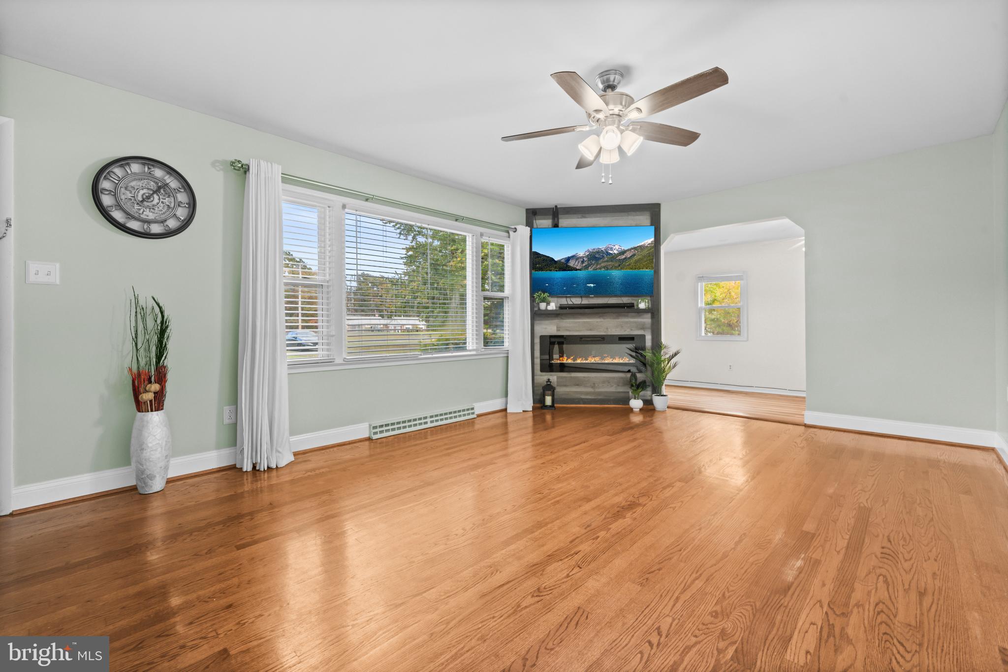 16203 Brandywine Road Brandywine, MD 20613 - Photo 7 of 37 an empty room with windows and closet