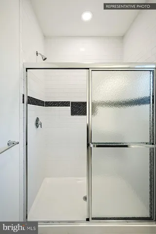 en empty room with windows and closet