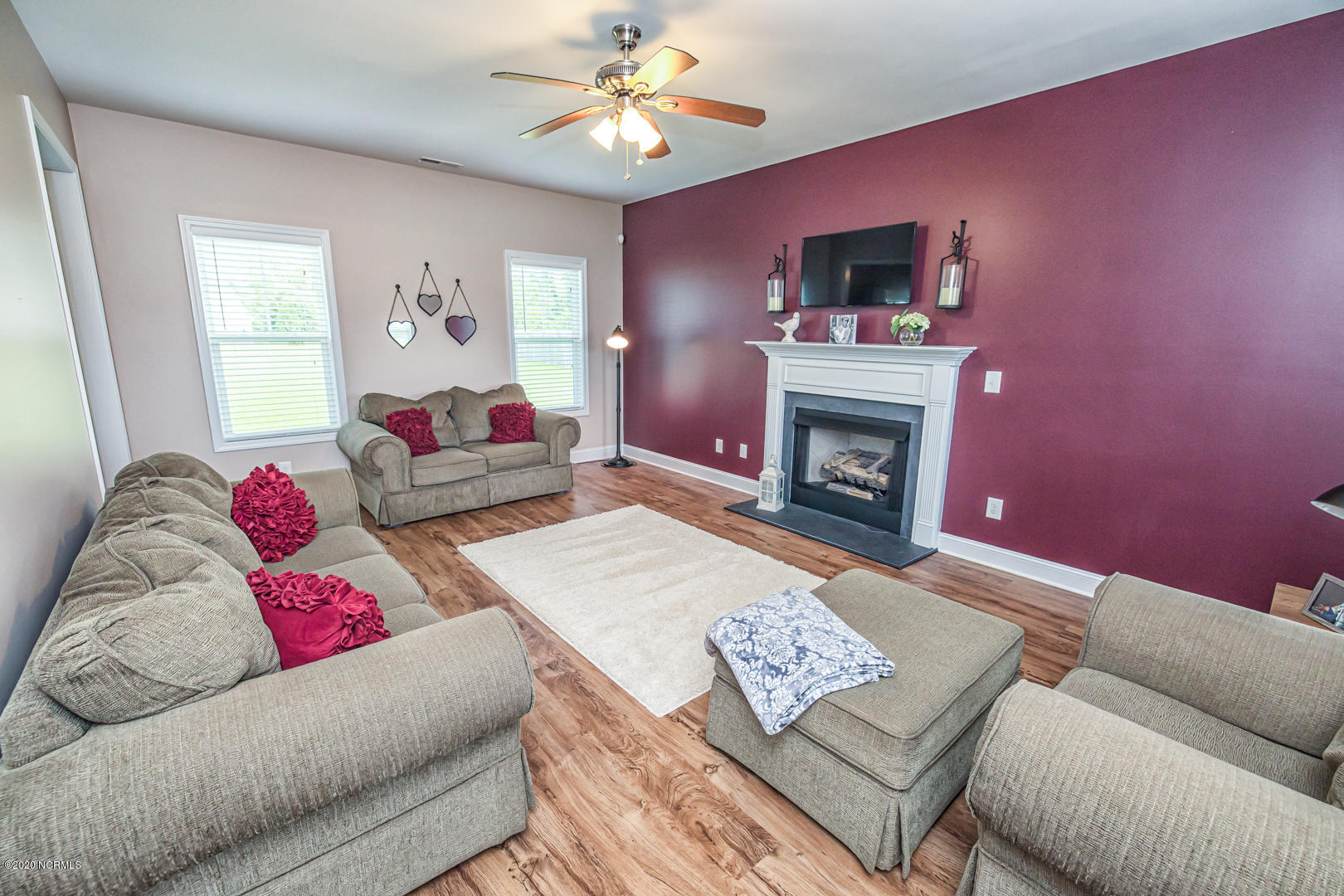 25 East Tumbling Waters Road Rocky Point, NC 28457 - Photo 5 of 22 living3