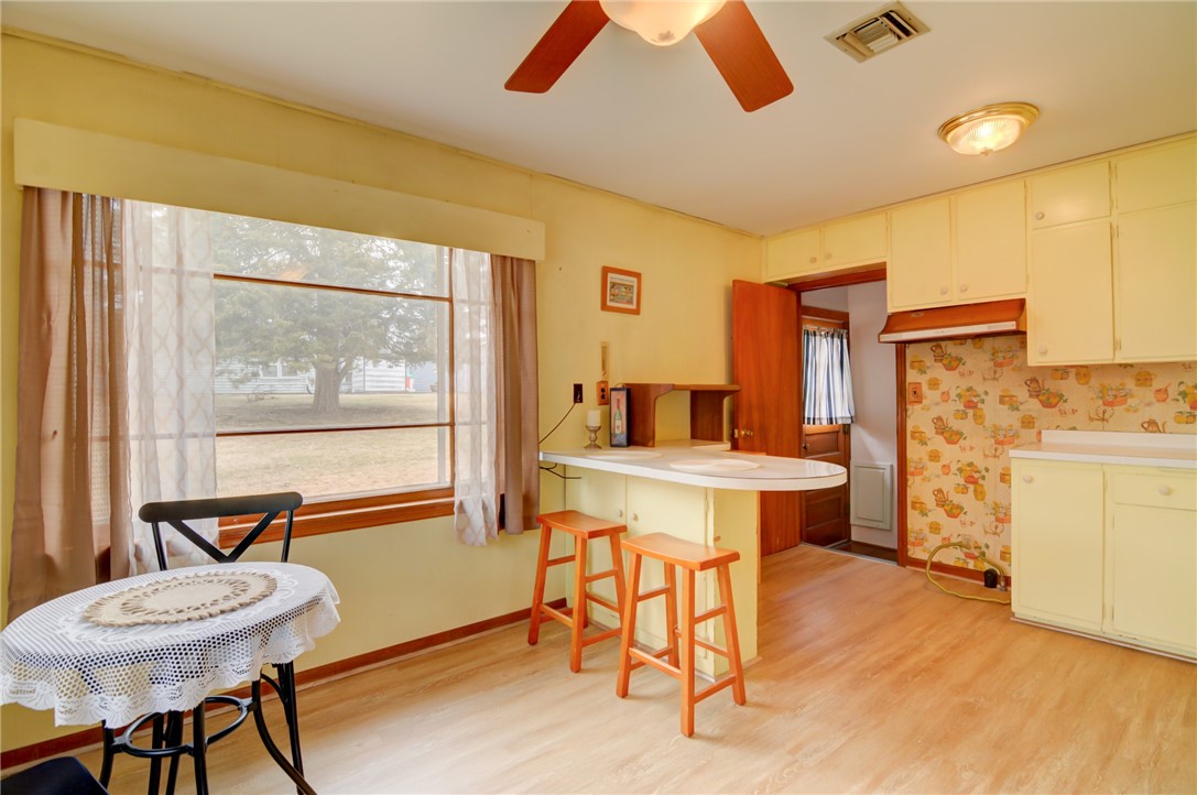 2580 Forest Crest Drive Decatur, IL 62521 - Photo 11 of 27 Kitchen