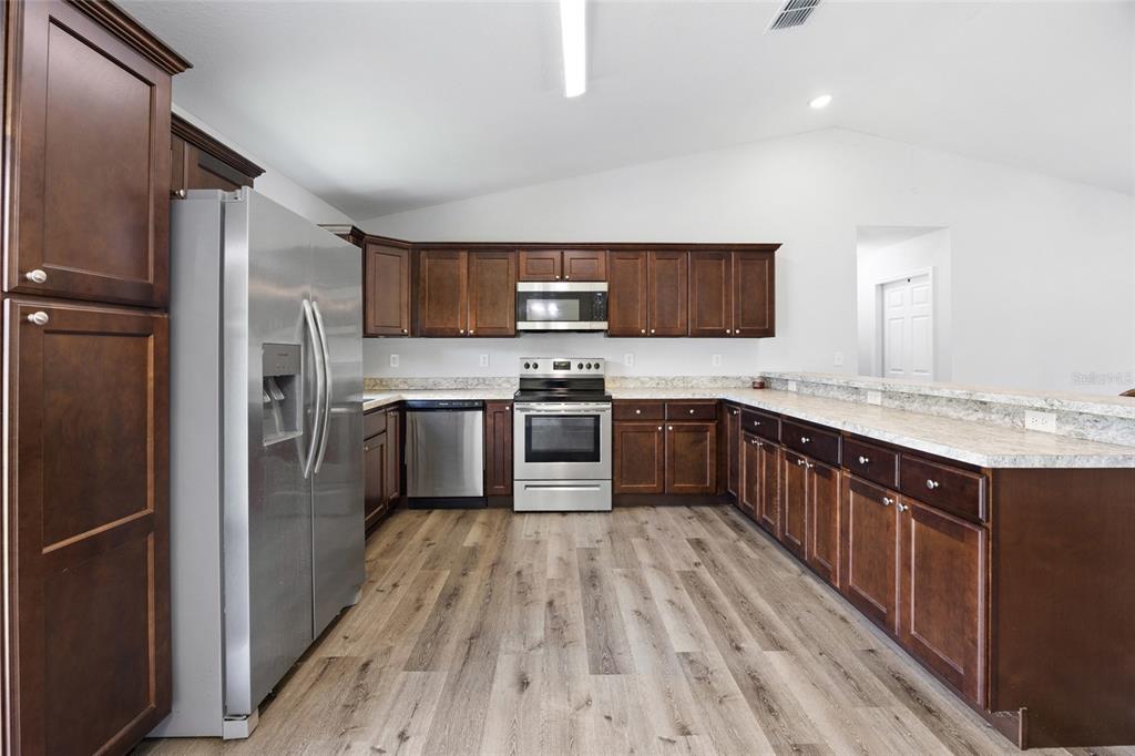 167 Oak Circle Ocala, FL 34472 - Photo 10 of 37