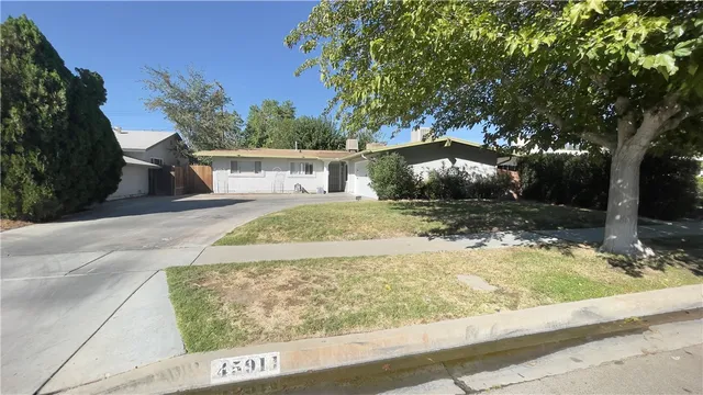 a view of a backyard of the house