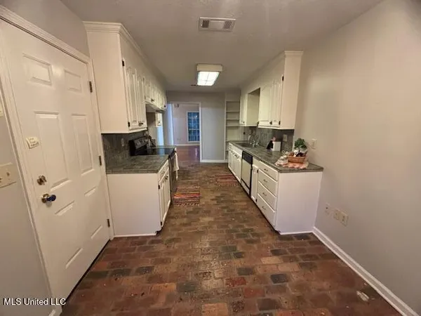 $270,000 | 1554 Orchard Wood Road, Terry, MS 39170