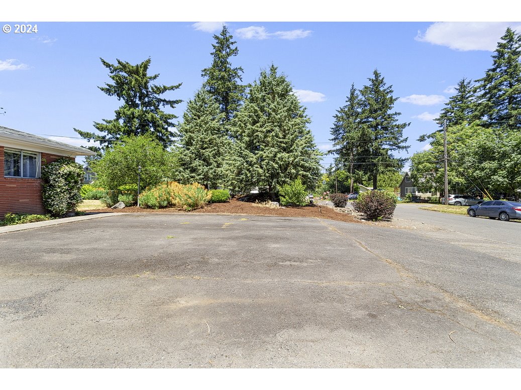 6020 Northeast Milton Street Portland, OR 97213 - Photo 3 of 16 Parking