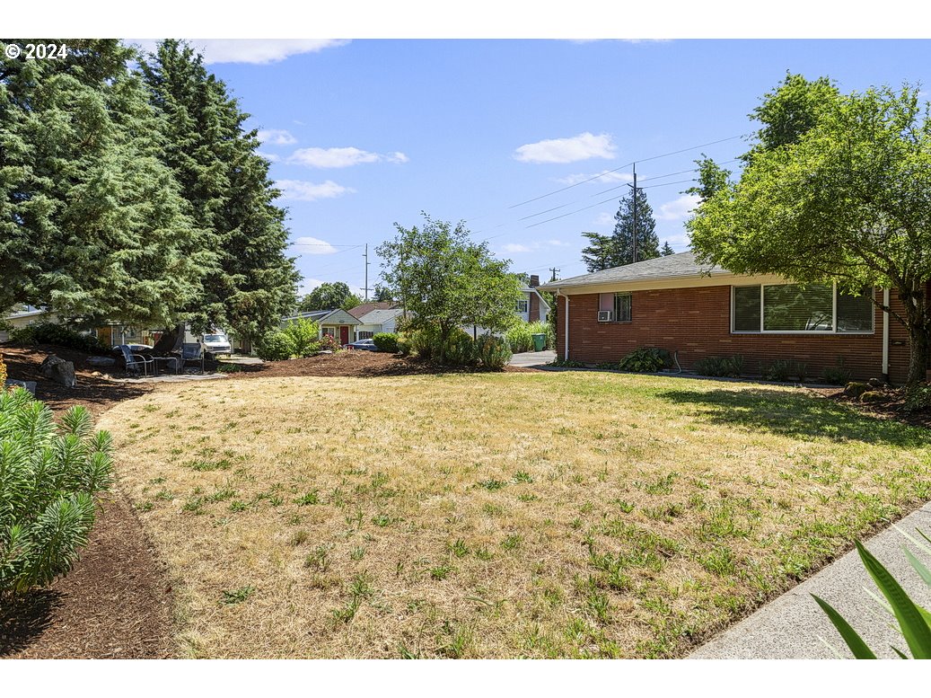 6020 Northeast Milton Street Portland, OR 97213 - Photo 5 of 16 Front Yard