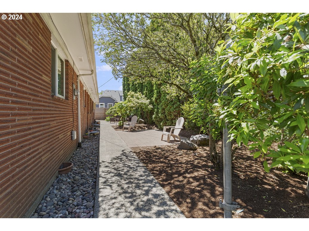 6020 Northeast Milton Street Portland, OR 97213 - Photo 7 of 16 Patio